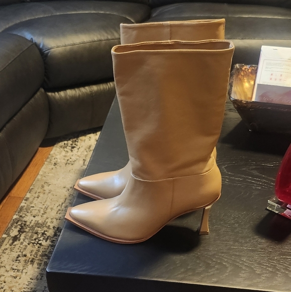 Elegant Western Tan Leather Women's Boots - Picture 6 of 7